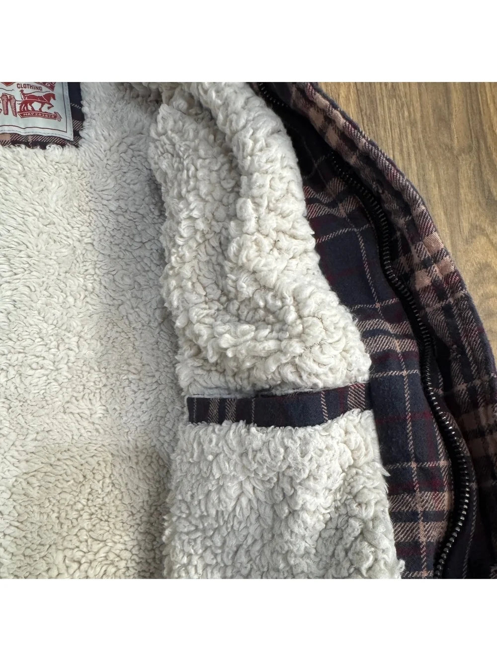 Levi’s Sherpa Lined Plaid Hooded Jacket Flannel Shacket Black Red S